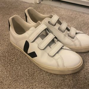 Veja black and white recife logo sneaker, womens 9